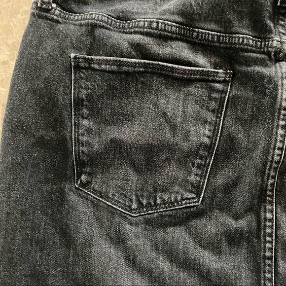 Universal Thread Black faded Jean Skirt Size 18/34R 90% cotton 2%lycra - Picture 3 of 7